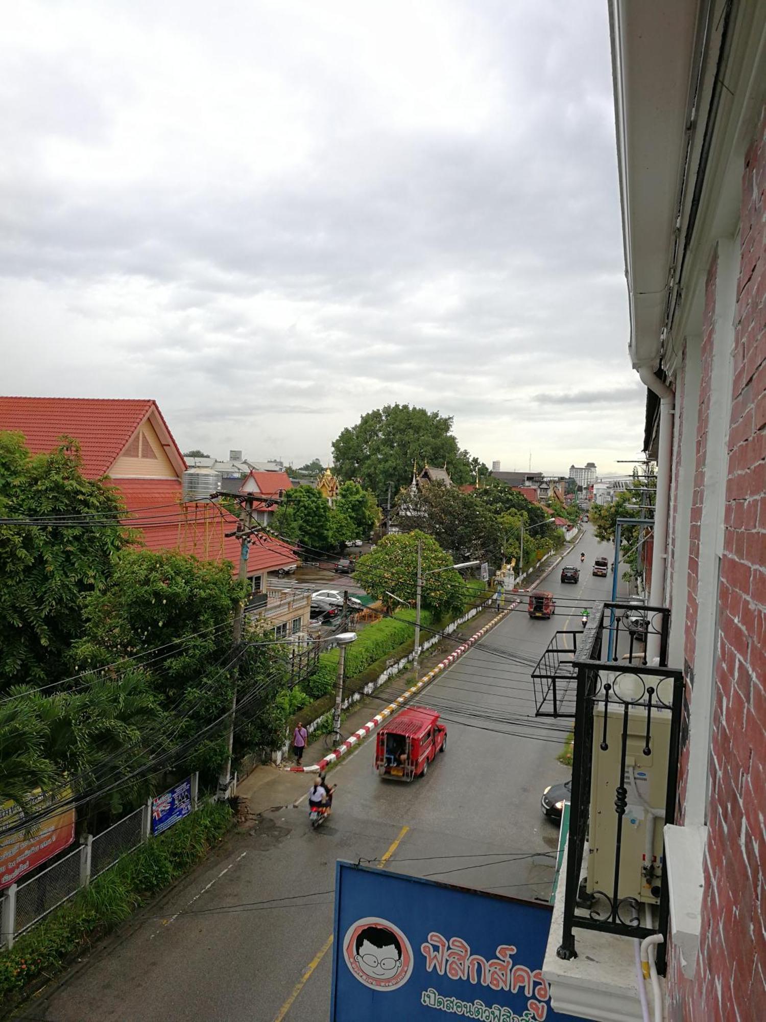 Bed In Town Hostel Chiang Mai Exterior photo