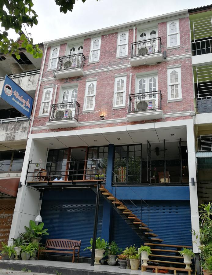 Bed In Town Hostel Chiang Mai Exterior photo