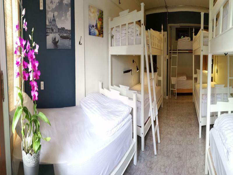 Bed In Town Hostel Chiang Mai Exterior photo