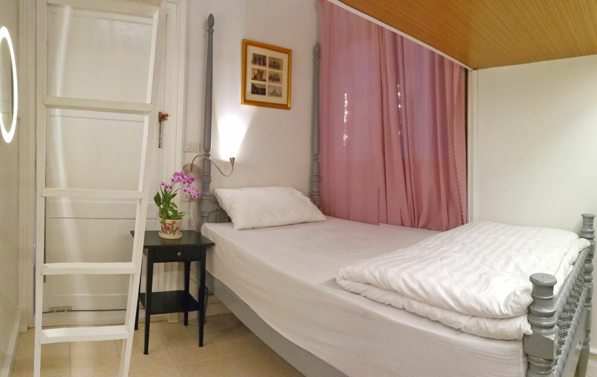 Bed In Town Hostel Chiang Mai Exterior photo
